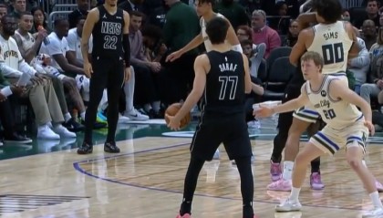 stake在线玩-打急眼了！利德尔支肘+推搡希姆斯&amp;双方冲突 前者二级恶意被驱逐