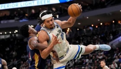 墨菲狂砍44分难救主 NBA雄鹿141-137鹈鹕